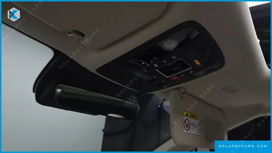 KIA CARNIVAL GASOLINE 7-SEATER SIGNATURE