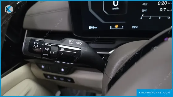 KIA CARNIVAL GASOLINE 7-SEATER SIGNATURE