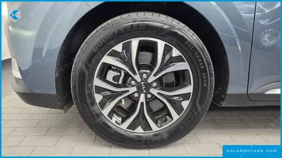 KIA CARNIVAL GASOLINE 9-SEATER NOBLESSE
