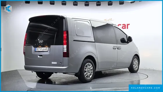 HYUNDAI STARIA CARGO 5-SEATER