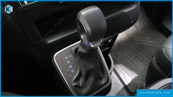 HYUNDAI STARIA CARGO 5-SEATER
