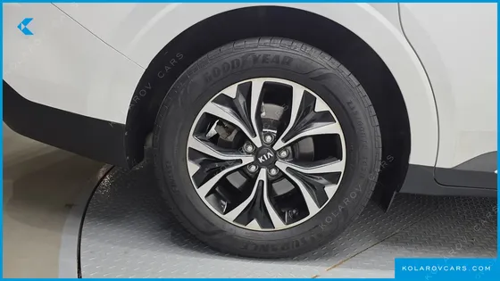 KIA CARNIVAL GASOLINE 9-SEATER NOBLESSE