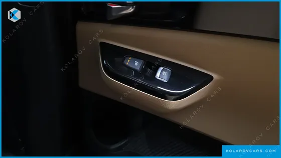 KIA CARNIVAL GASOLINE 9-SEATER NOBLESSE