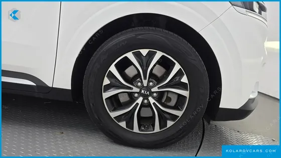 KIA CARNIVAL GASOLINE 9-SEATER NOBLESSE
