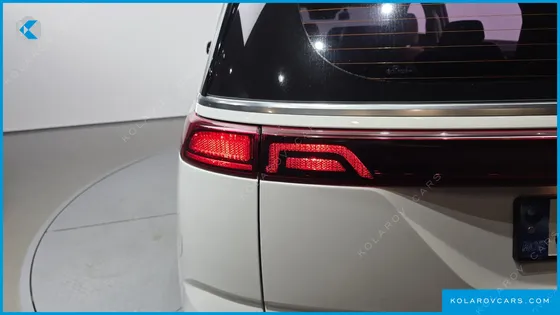 KIA CARNIVAL GASOLINE 9-SEATER NOBLESSE