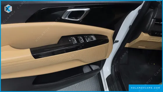 KIA CARNIVAL GASOLINE 9-SEATER NOBLESSE