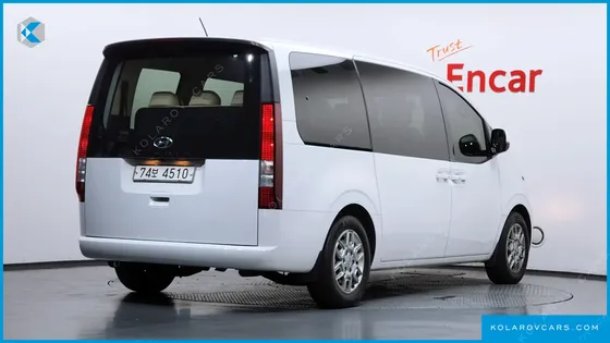 HYUNDAI STARIA TOURER 11-SEATER