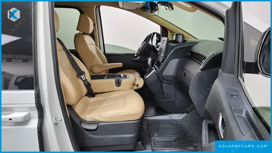 HYUNDAI STARIA TOURER 11-SEATER