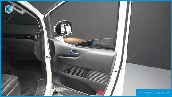 HYUNDAI STARIA 4WD TOURER 9-SEATER