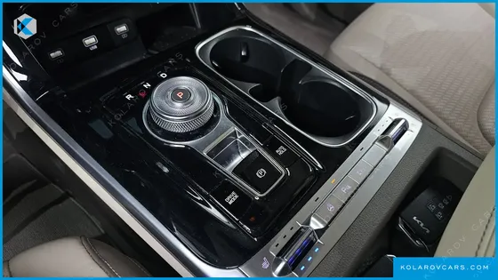 KIA CARNIVAL DIESEL 7-SEATER HI-LIMOUSINE