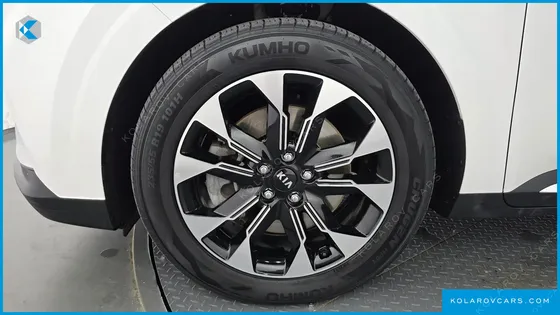 KIA CARNIVAL DIESEL 9-SEATER SIGNATURE