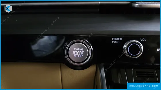 KIA CARNIVAL DIESEL 9-SEATER SIGNATURE