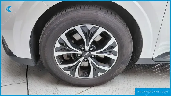KIA CARNIVAL GASOLINE 9-SEATER NOBLESSE