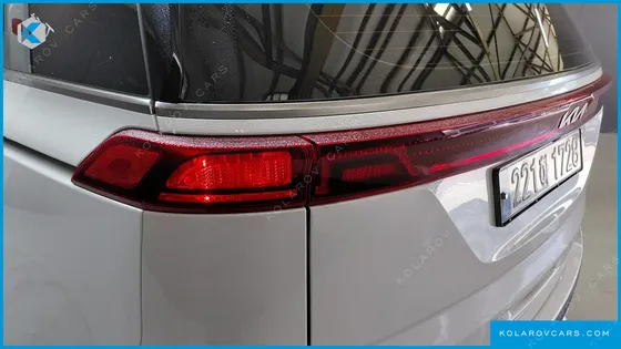 KIA CARNIVAL GASOLINE 9-SEATER NOBLESSE