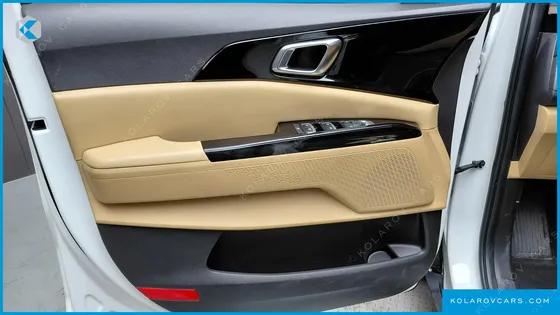 KIA CARNIVAL GASOLINE 9-SEATER NOBLESSE