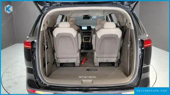 KIA CARNIVAL DIESEL 9-SEATER NOBLESSE