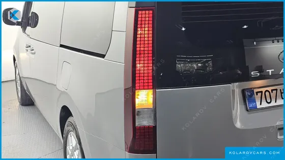 HYUNDAI STARIA TOURER 11-SEATER