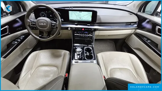 KIA CARNIVAL GASOLINE 7-SEATER HI-LIMOUSINE