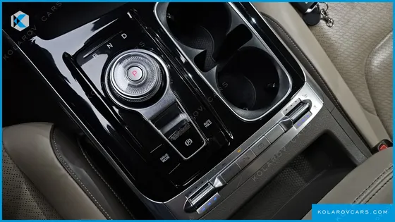 KIA CARNIVAL GASOLINE 7-SEATER HI-LIMOUSINE