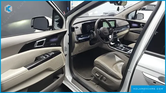 KIA CARNIVAL GASOLINE 7-SEATER HI-LIMOUSINE