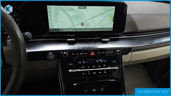 KIA CARNIVAL GASOLINE 7-SEATER HI-LIMOUSINE