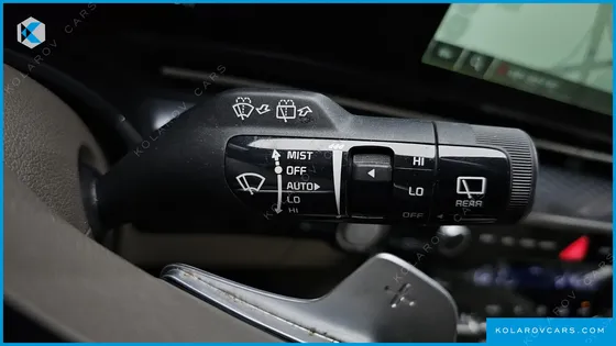 KIA CARNIVAL GASOLINE 7-SEATER HI-LIMOUSINE