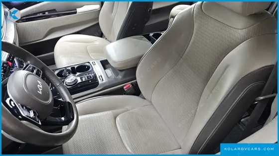 KIA CARNIVAL GASOLINE 7-SEATER HI-LIMOUSINE