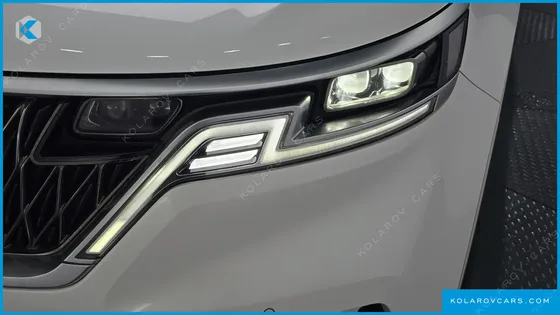 KIA CARNIVAL GASOLINE 7-SEATER SIGNATURE