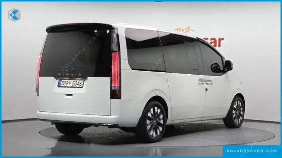 HYUNDAI STARIA LOUNGE 9-SEATER