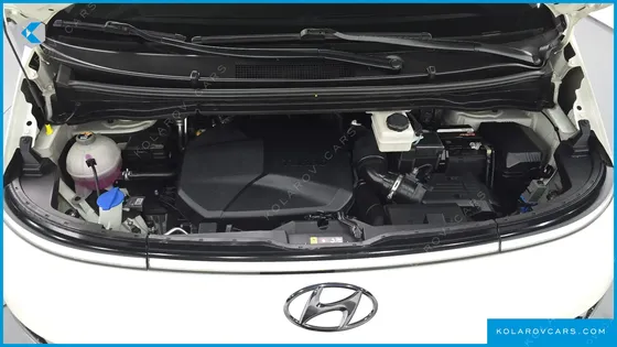 HYUNDAI STARIA LOUNGE 9-SEATER