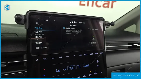 HYUNDAI STARIA LOUNGE 9-SEATER