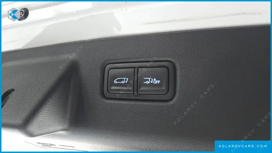 HYUNDAI STARIA LOUNGE 9-SEATER
