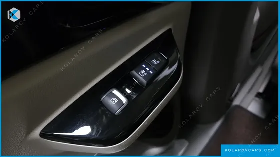 KIA CARNIVAL DIESEL 7-SEATER HI-LIMOUSINE