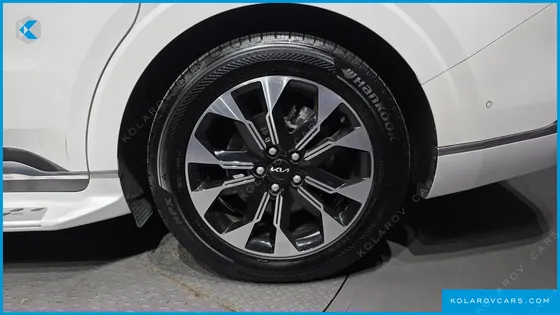 KIA CARNIVAL DIESEL 7-SEATER HI-LIMOUSINE