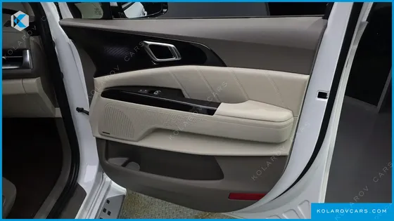 KIA CARNIVAL DIESEL 7-SEATER HI-LIMOUSINE