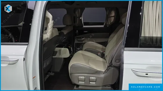 KIA CARNIVAL DIESEL 7-SEATER HI-LIMOUSINE