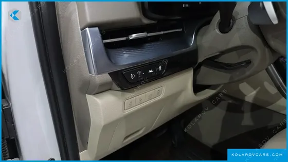 KIA CARNIVAL DIESEL 7-SEATER HI-LIMOUSINE