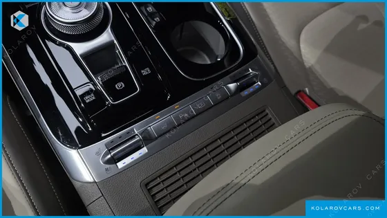 KIA CARNIVAL DIESEL 7-SEATER HI-LIMOUSINE