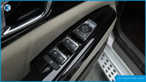 KIA CARNIVAL DIESEL 7-SEATER HI-LIMOUSINE