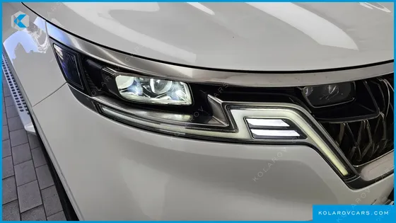KIA CARNIVAL GASOLINE 9-SEATER HI-LIMOUSINE