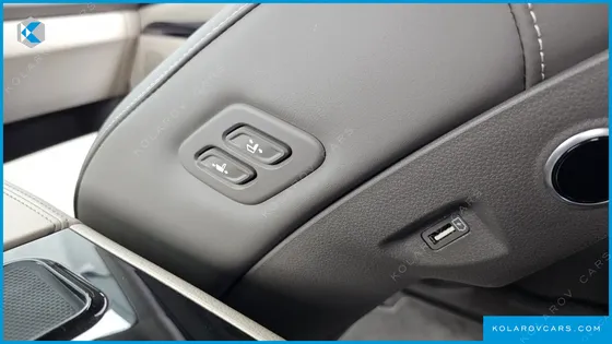 KIA CARNIVAL GASOLINE 9-SEATER HI-LIMOUSINE