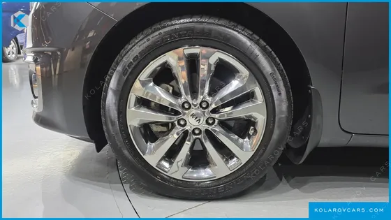 KIA CARNIVAL 9-SEATER NOBLESSE