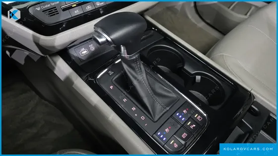 KIA CARNIVAL 9-SEATER NOBLESSE