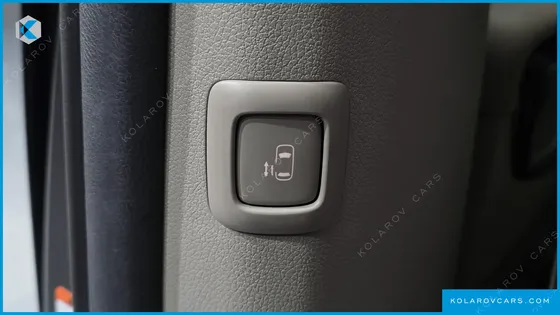 KIA CARNIVAL 9-SEATER NOBLESSE