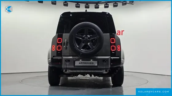 LAND ROVER DEFENDER 110 P300 X-DYNAMIC SE