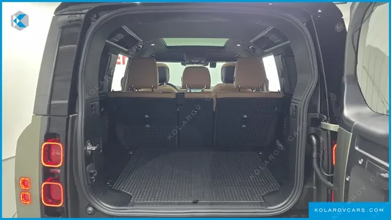 LAND ROVER DEFENDER 110 P300 X-DYNAMIC SE