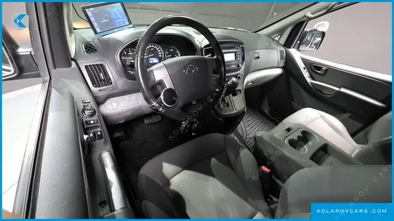 HYUNDAI STAREX VAN 3-SEATER