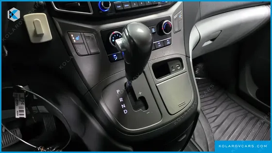 HYUNDAI STAREX VAN 3-SEATER