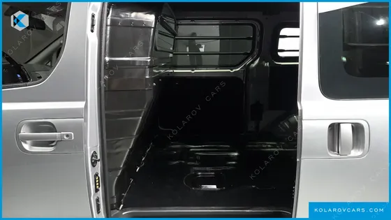 HYUNDAI STAREX VAN 3-SEATER