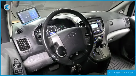 HYUNDAI STAREX VAN 3-SEATER